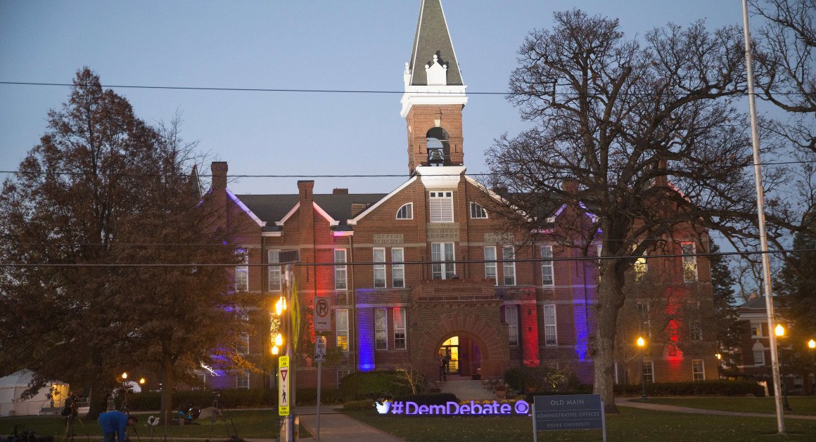 politico's tweet photo. Liberty pints and free pizza: Inside the 4-way race for Iowa’s college vote https://t.co/N5qKABqSu3 | Getty https://t.co/ozRMD63sr4