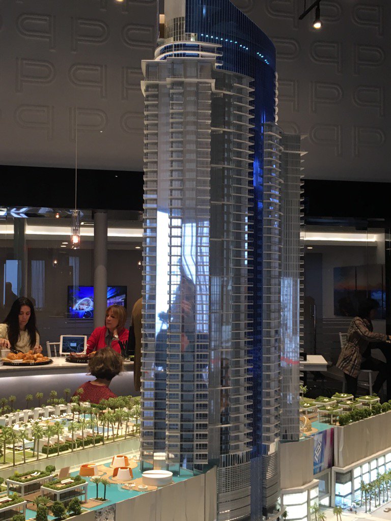 JWollmann's tweet photo. At #ParamountWorldCenter, 2nd lgst dev in USA. Open retail surrounded by public transportation. #EWMRealty #RCAMiami https://t.co/shDhLIvqEx