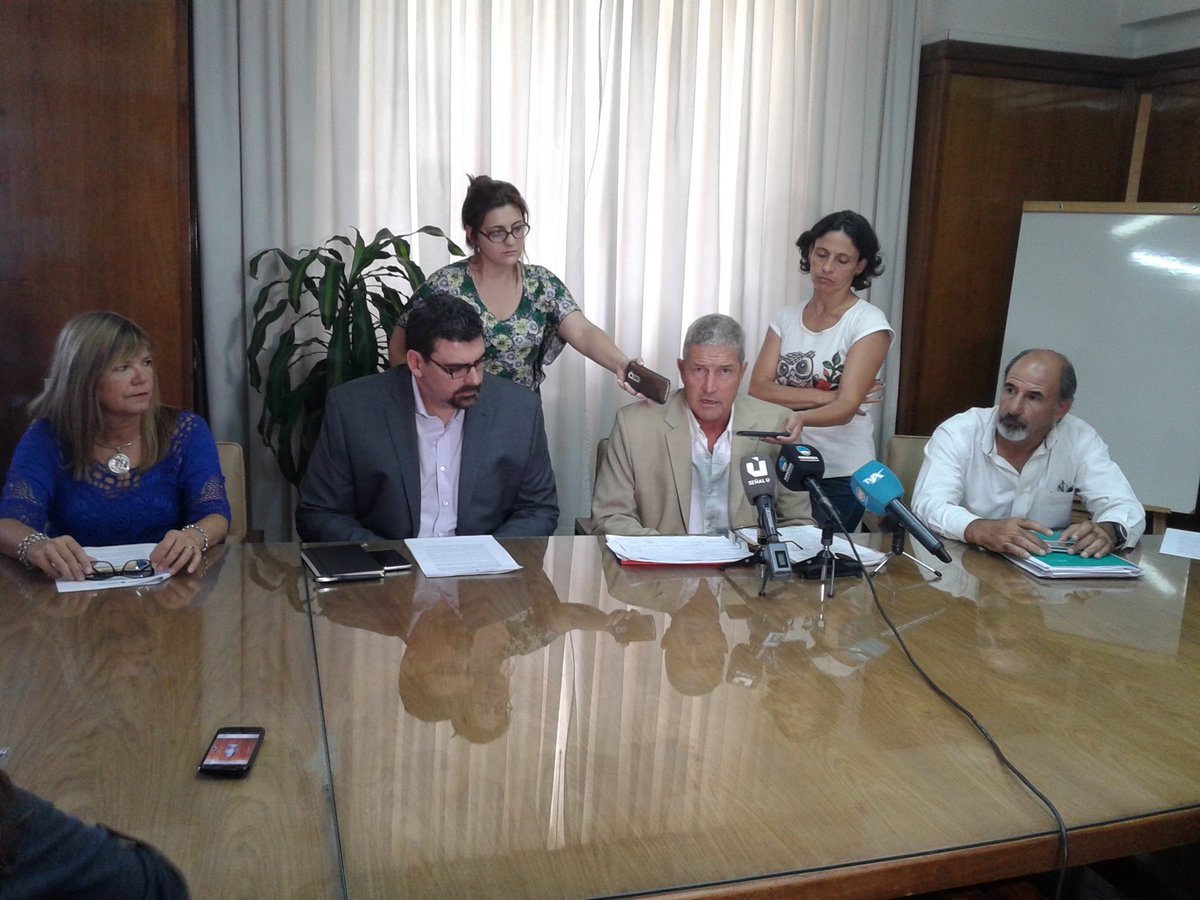 En este momento conferencia de prensa por la situación edilicia de las escuelas y el plan de reparación @economiamza