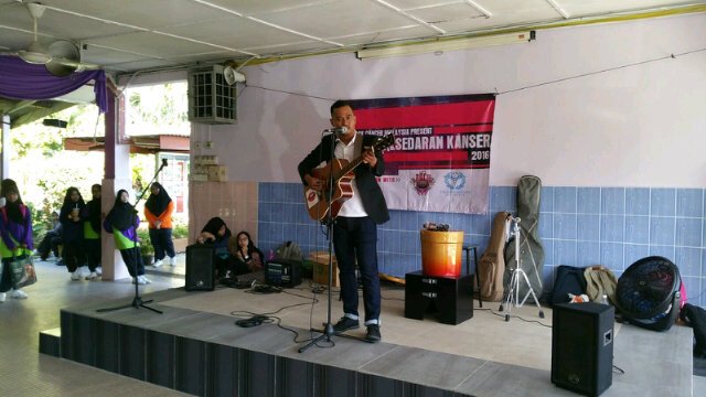 Pagi tadi Mel @AZRIMEL menghiburkan adik2 di SMK Taman Seraya Ampang.<a href="/tonawarna/">#nonatonawarna</a>