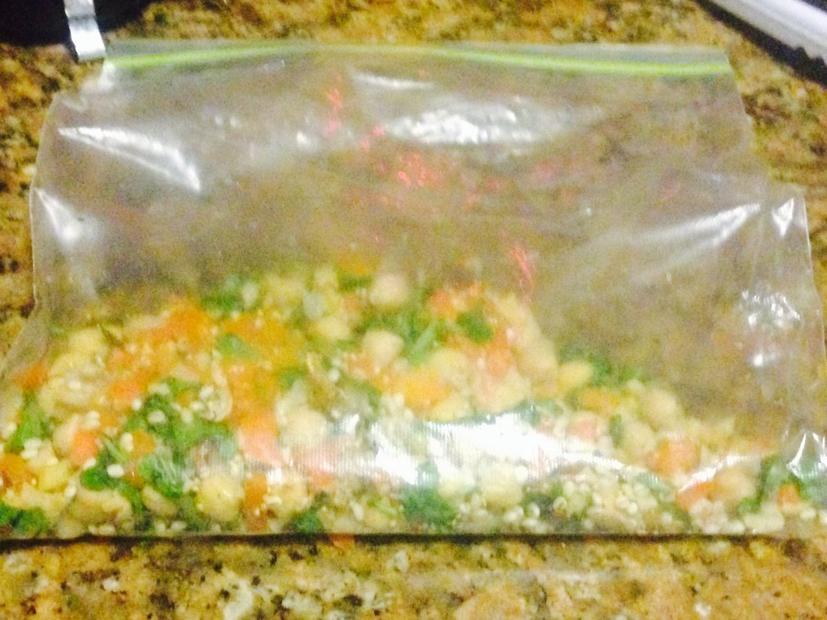 valleytiel's tweet photo. Daddy made me my first batch of chop! Bell pepper chickpea arugula carrot chia buckwheat hemp seed flax &amp; barley! :D https://t.co/yHsCvvX74L