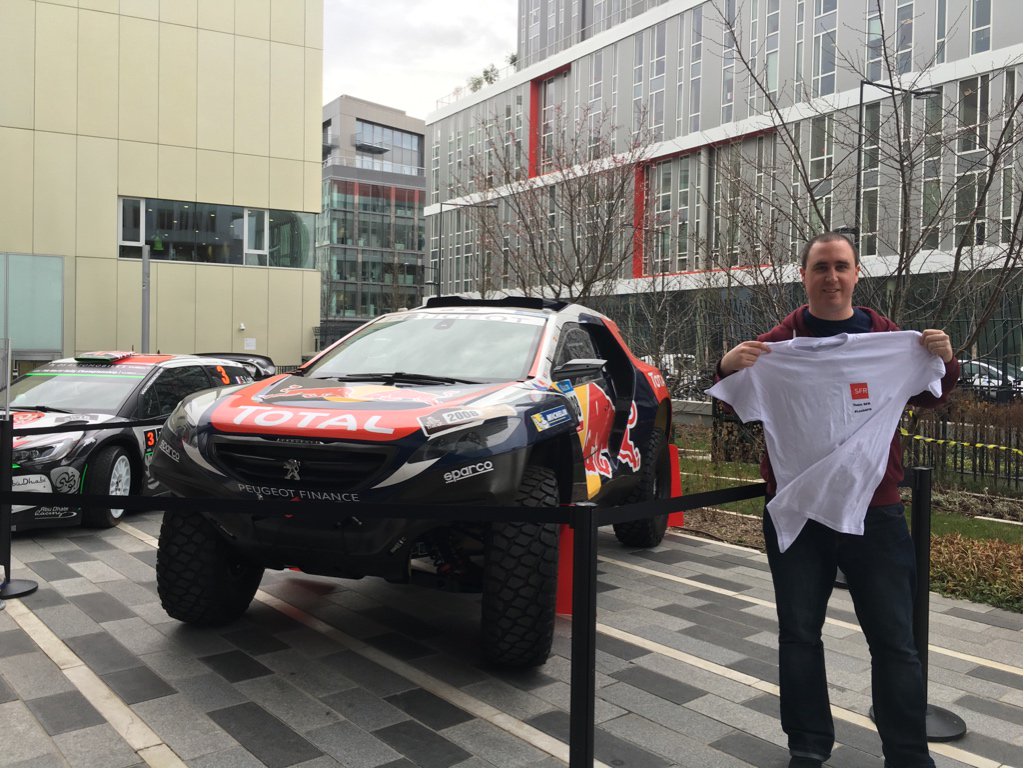 bluesteel712's tweet photo. On remet ça quand tu veux @SebastienLoeb en vrai avec ces voitures. A bientôt !  #LOEBSFR @SFR https://t.co/fzqKLpvF2U