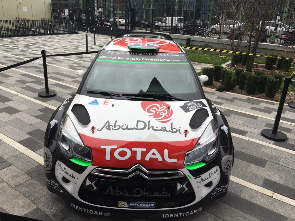bluesteel712's tweet photo. On remet ça quand tu veux @SebastienLoeb en vrai avec ces voitures. A bientôt !  #LOEBSFR @SFR https://t.co/fzqKLpvF2U