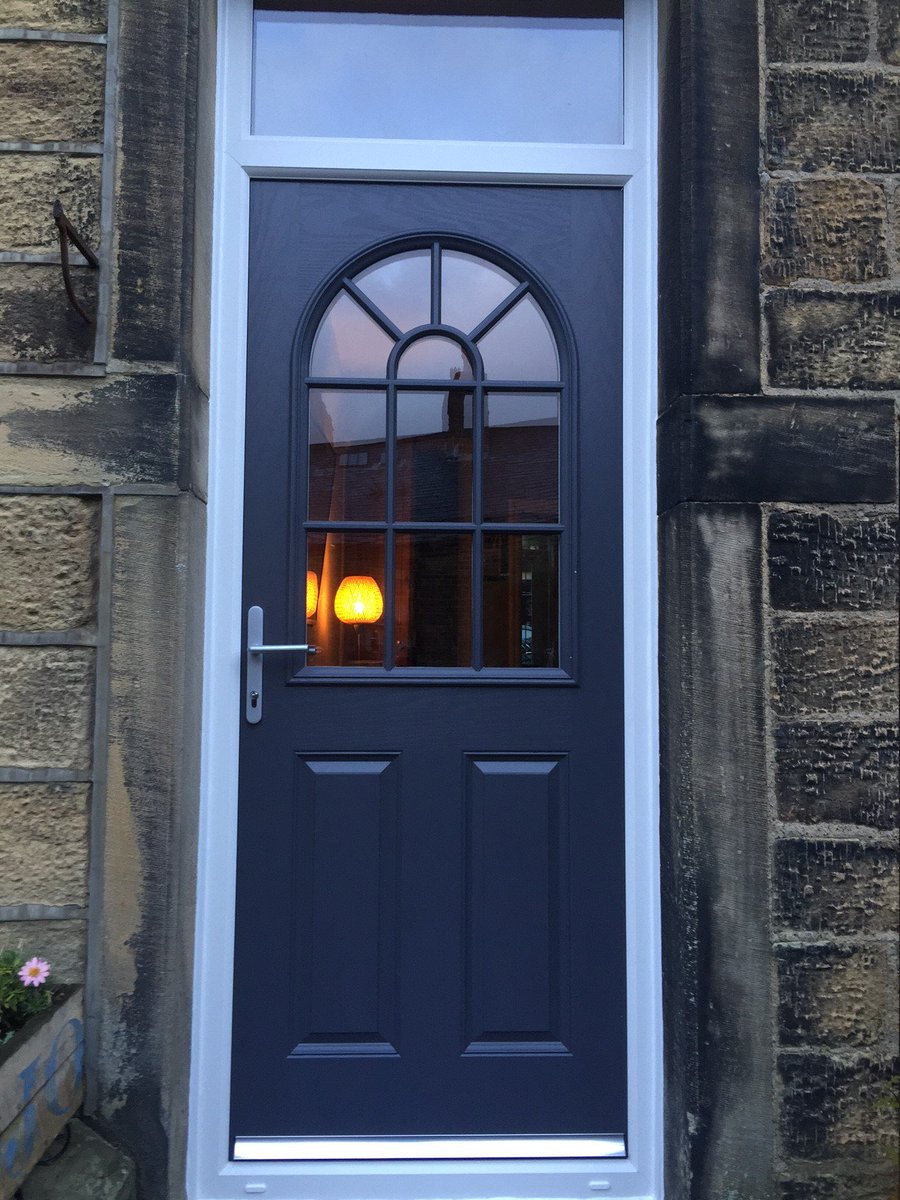 WeDoDoors's tweet photo. Our Lanarkshire Arched #compositedoor with toplight installed for Chris in #Keighley - another door from #WeDoDoors https://t.co/qIsXcqFXWx