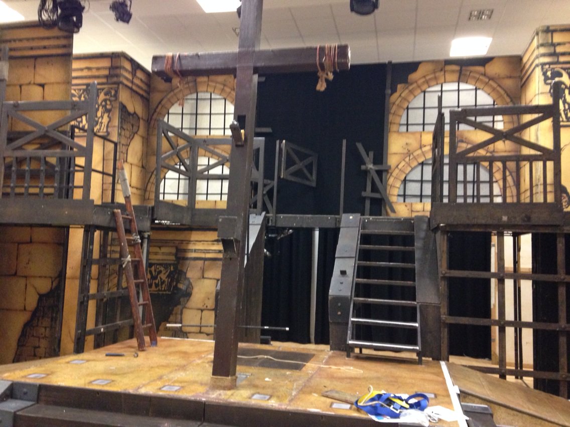 SydenhamHigh's tweet photo. #JCS set has arrived for @SydDramaDep  Taken all day to install &amp; looks amazing! https://t.co/6sTnu9lKYZ