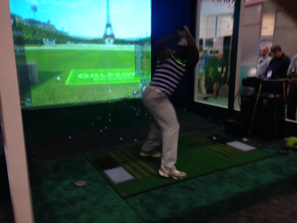 WardClayton's tweet image. Long driver @MauriceAllen360 at GOLFZON booth hitting it 350 every time at @PGAShow (1073)