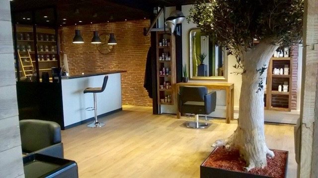 deconature's tweet photo. Découvrez notre création pour le salon Naturel Coiffure ! Un joli olivier en bois flotté https://t.co/66UNNN6FJo https://t.co/JNrJwH1QJJ