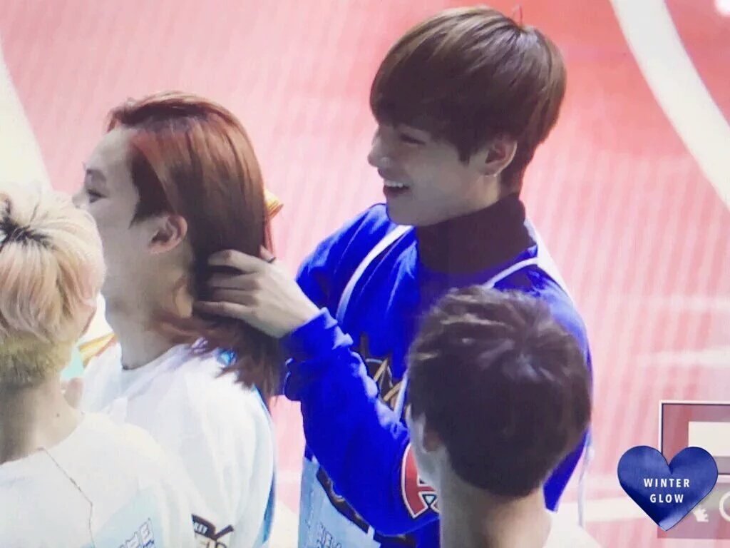 眠 彼女の髪を結ぶキムテヒョン Btsで妄想 T Co 9hfazopajn Twitter