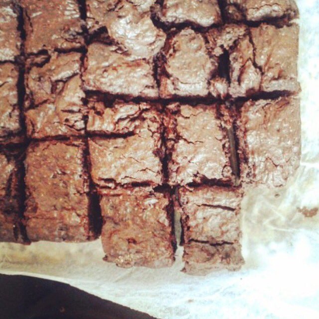 NSassyFood's tweet photo. Anyone else wish these almond butter and chocolate brownies could be delivered to their desk right now!? 🙏🙋🙌🌟 https://t.co/Zdc3omZJ9W