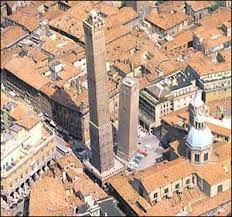 MiRomanami's tweet photo. La nostra agenzia è vicino alle due torri di #Bologna in pieno centro. Posizione strategica, esperienza storica. https://t.co/3U5Vg3lN91