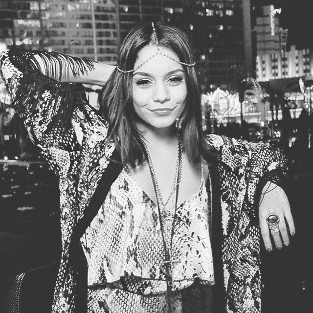 UncodedEra's tweet photo. #WCW @VanessaHudgens + her killer style is on the blog.
#boho #style #fashion https://t.co/AgcBHgZc03