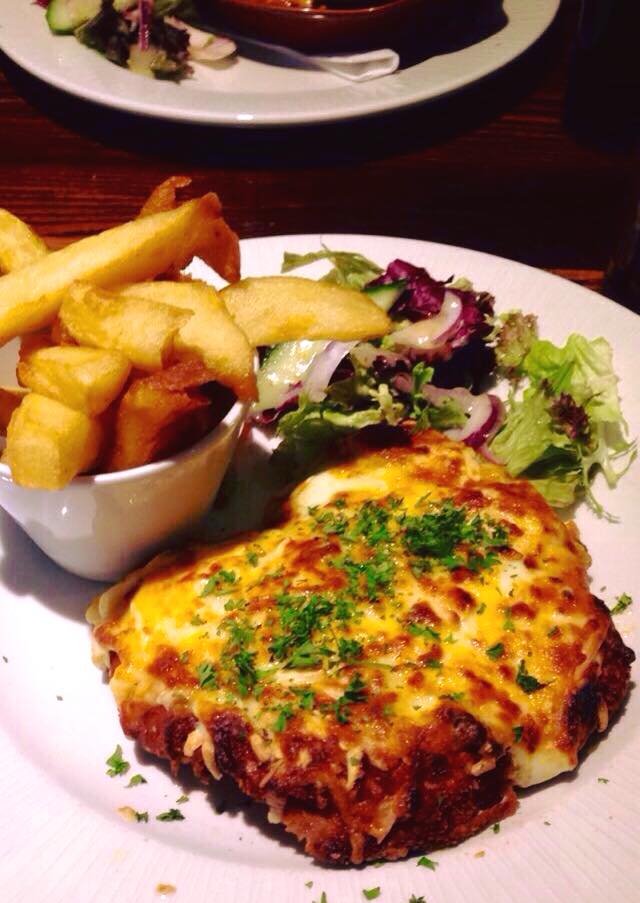 AlfornoItalian's tweet image. Well done on making it through Wednesday. Why not treat yourself to a parmo this evening? #DarloBiz #Teesside