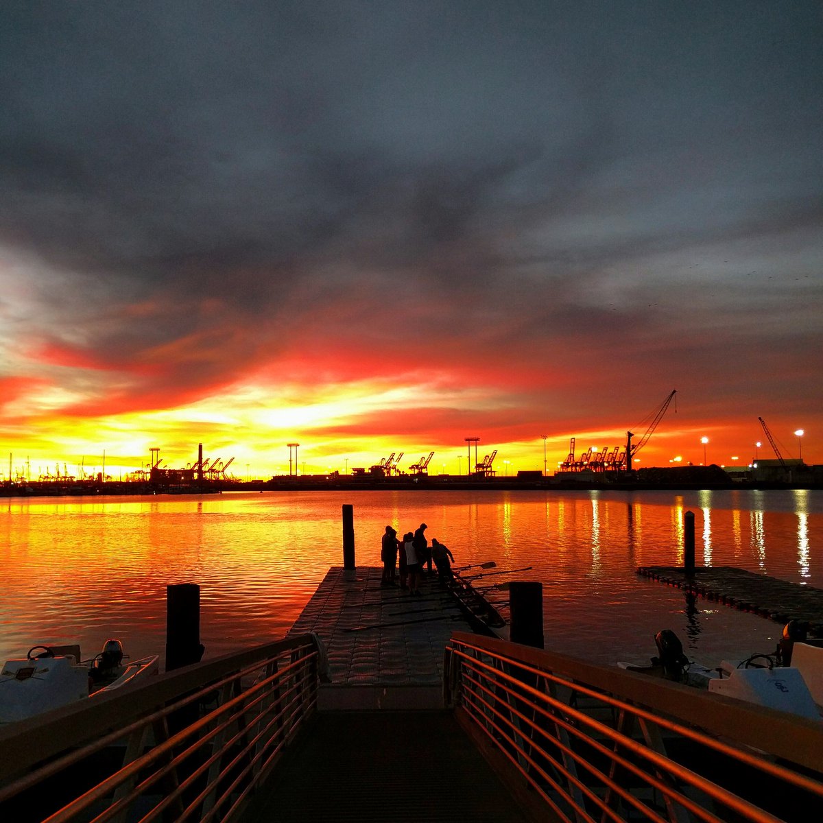 olivianba's tweet photo. this makes waking up at 5am not so bad 🚣 #uscrowing #fighton https://t.co/8U9wYK1Gmb
