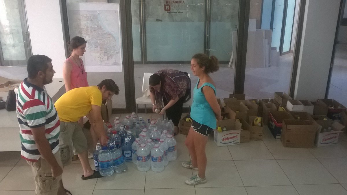 SerParteVLT's tweet photo. Seguimos recibiendo donaciones para las familias afectadas por la crecida del Paraná. Traélas a Córdoba 948 #Rosario https://t.co/2BCzoAtv2t