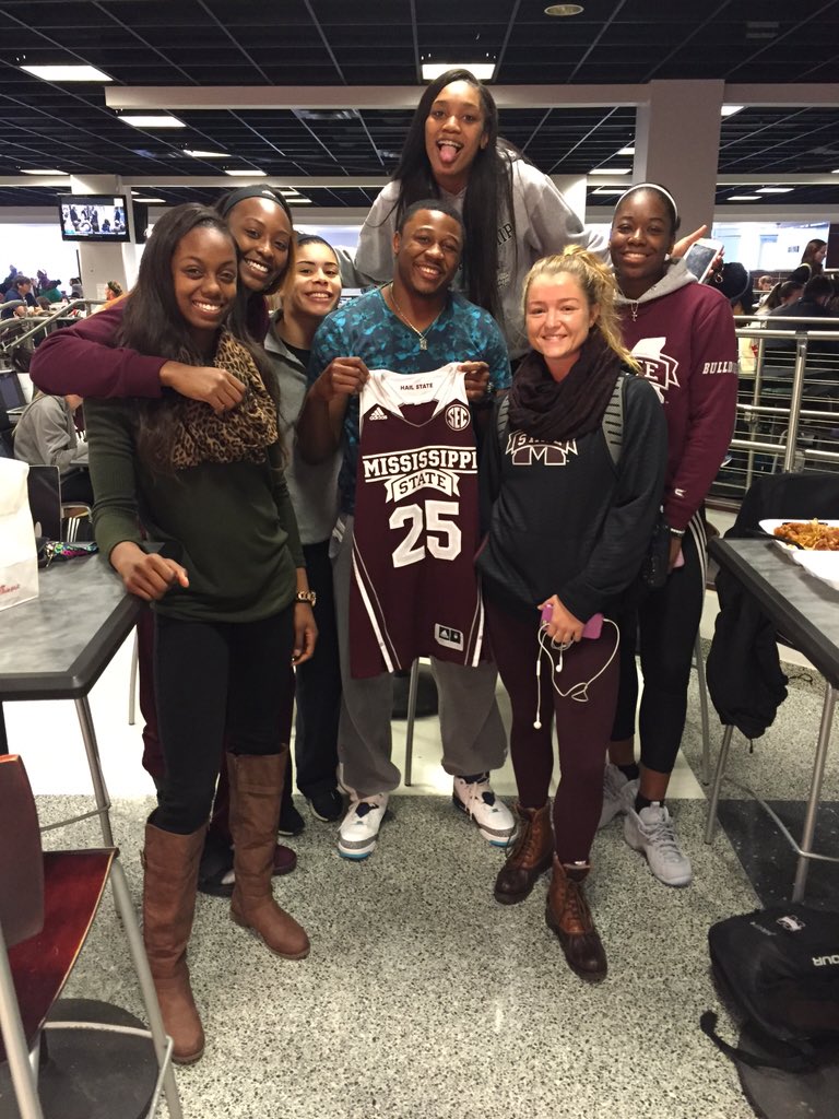 S/O to a few of the flyest girls on the Woman's Basketball Team... RT 4 ❤️ nt everyday this happens😍<a href="/HailStateWBK/">Mississippi State Women's Basketball</a>