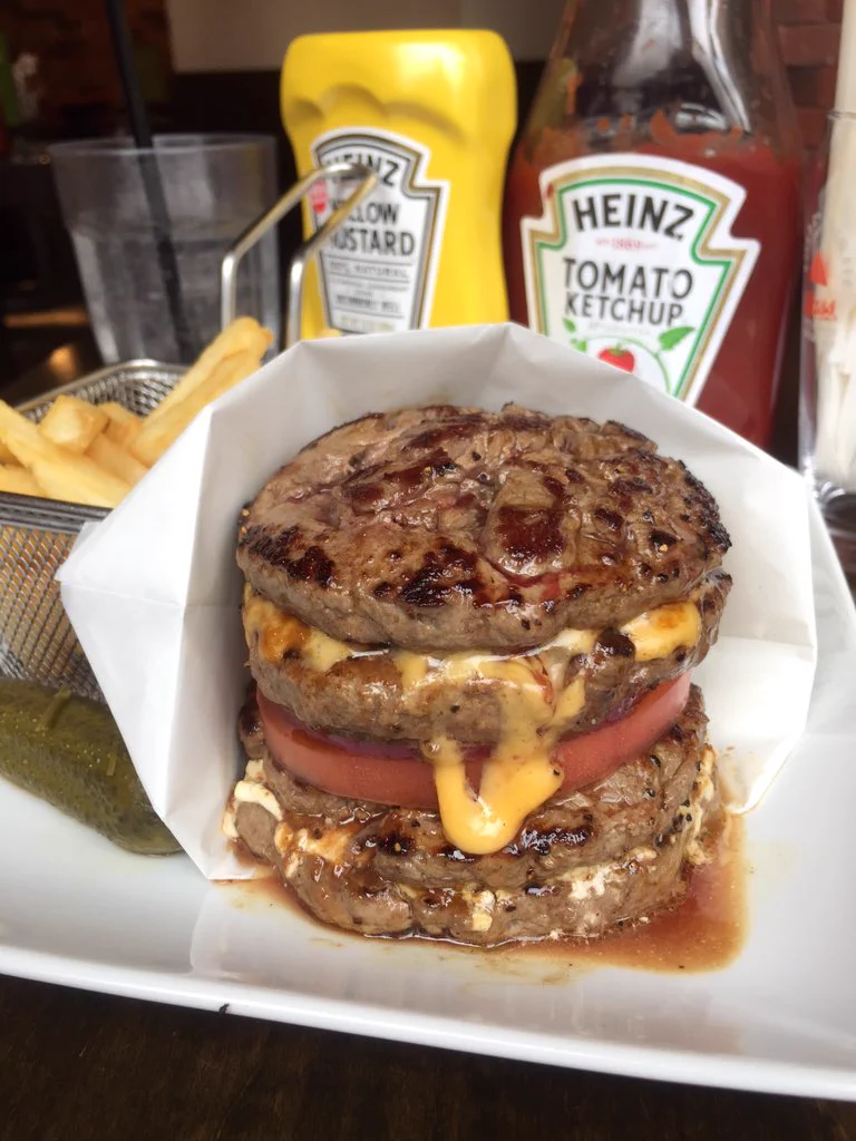 バンズなしのハンバーガーがワイルドすぎるｗｗｗ
