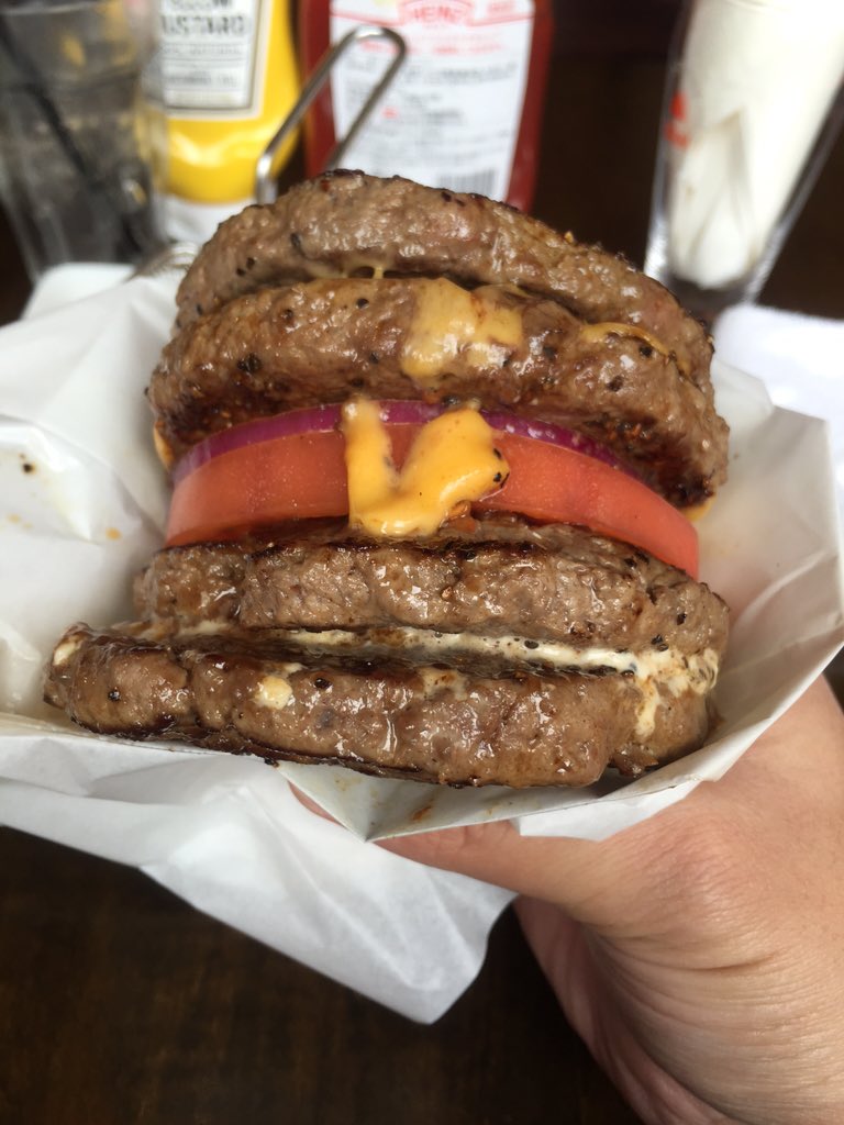 バンズなしのハンバーガーがワイルドすぎるwww
