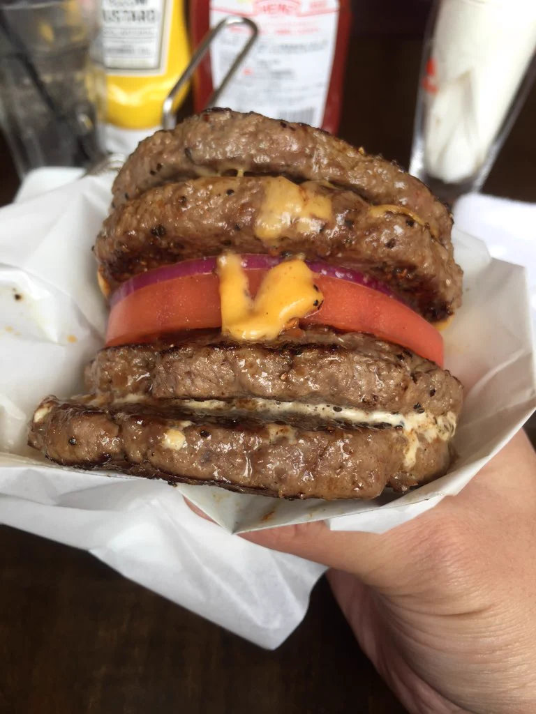 バンズなしのハンバーガーがワイルドすぎるｗｗｗ