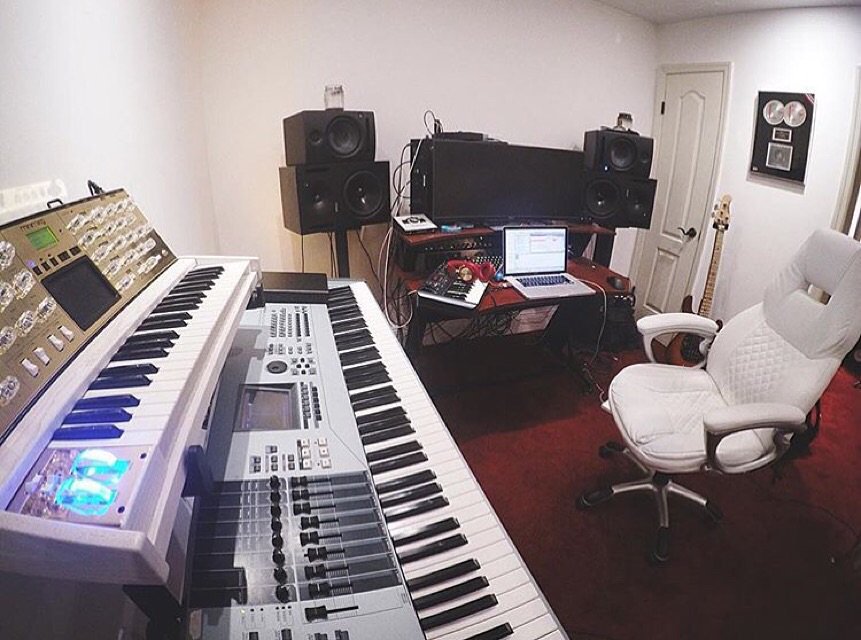 . @grandzmuzik with the sick new set-up! Shouts to @budadafuture this duo is repping NYC hard!