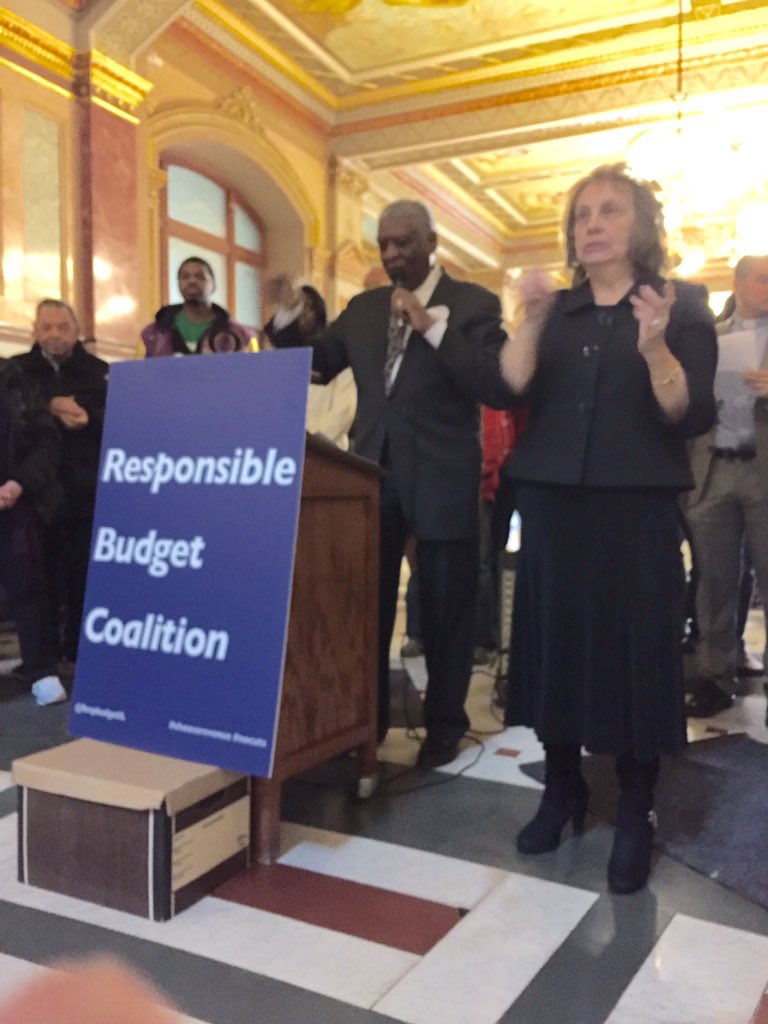 CitizenActionIL's tweet photo. McNary, closing: "We all do better, when we ALL do better" #SOSIL #revenuenow #twill
Great rally by @RespBudgetIL https://t.co/wlylIbOLH7