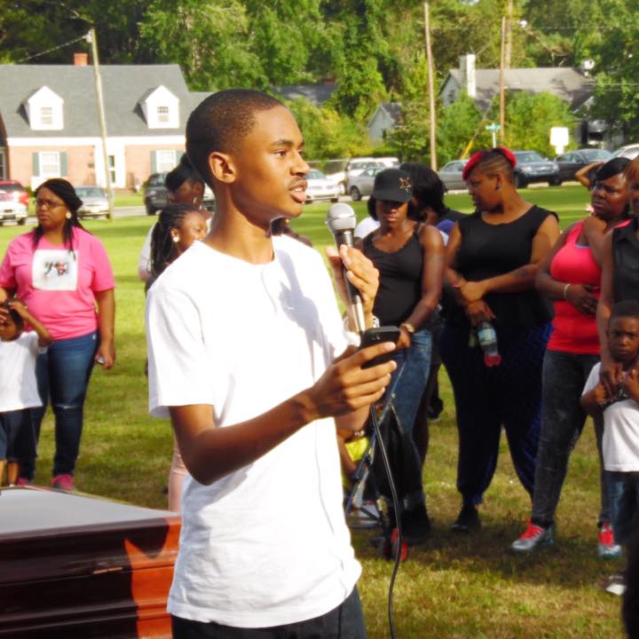 PeerSpring's tweet image. This #teen dismantles #violence by putting #youth at the helm of ideation: goo.gl/Qj7TMM @KinstonTeens