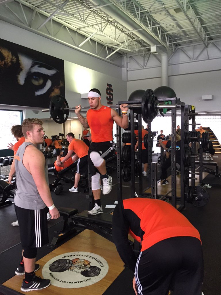 CoachToone's tweet image. DO WORK! Bengals grinding in the weight room getting ready for a new year! #bengalstreak