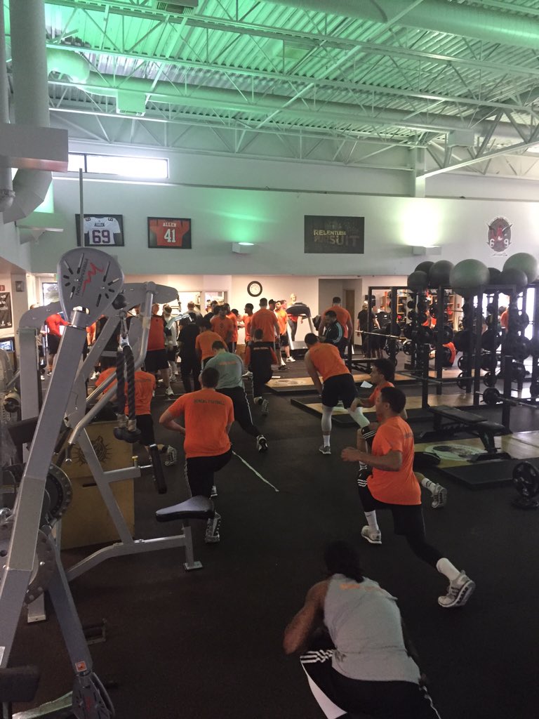 CoachToone's tweet image. DO WORK! Bengals grinding in the weight room getting ready for a new year! #bengalstreak