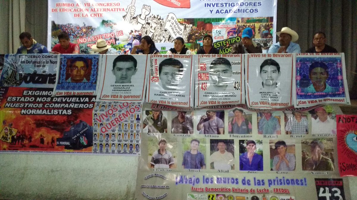 Coordinadora1DM's tweet photo. #Ayotzinapa16meses recepción a Caravana de Padres en CDMX en @seccion9cnte Continuar lucha x presentación c vida 43 https://t.co/TsqsOYFVOA