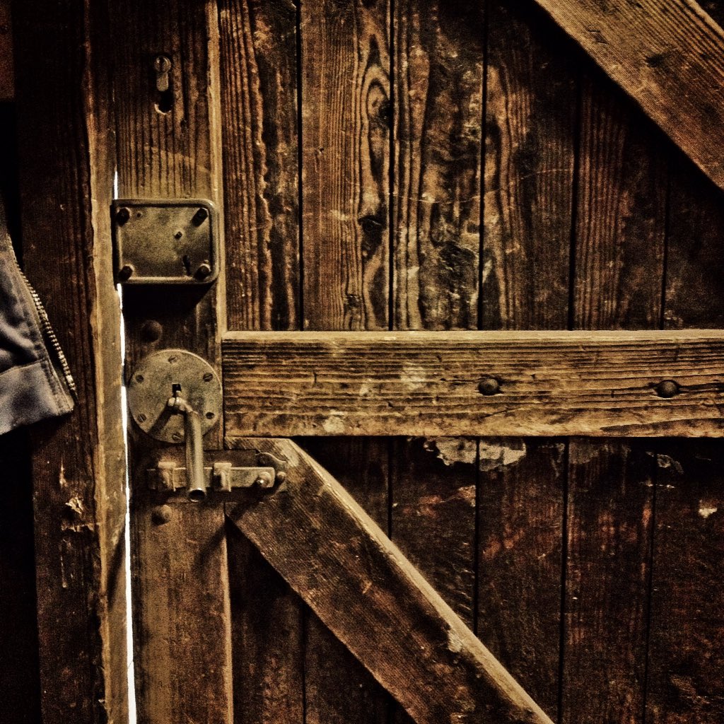 Vandaag leuke, koude dag. Fotoshoot #steenfabriek in land van Maas en Waal. Aberson project A'dam <a href="/JesseMons/">Jesse Monshouwer</a>