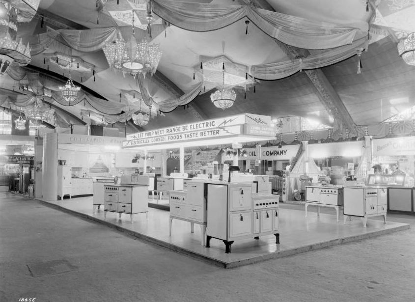 LAhistory's tweet photo. Thomas Edison rec'd incandescent lamp patent #OTD. @SCE at @LACountyFair (@TheHuntington: https://t.co/zHtSKufAed) https://t.co/7Z7hK6M2WC