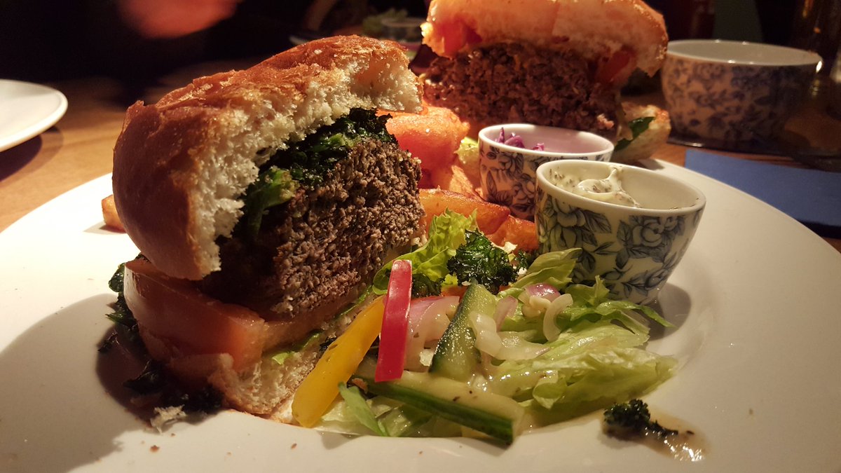 Dazthetreeman's tweet photo. @hazelpearinn 
Main coarse time. As stunning as ever. I love the lamb. @LeeSkilling  @van29mobileeats https://t.co/nKXcnTqVsc