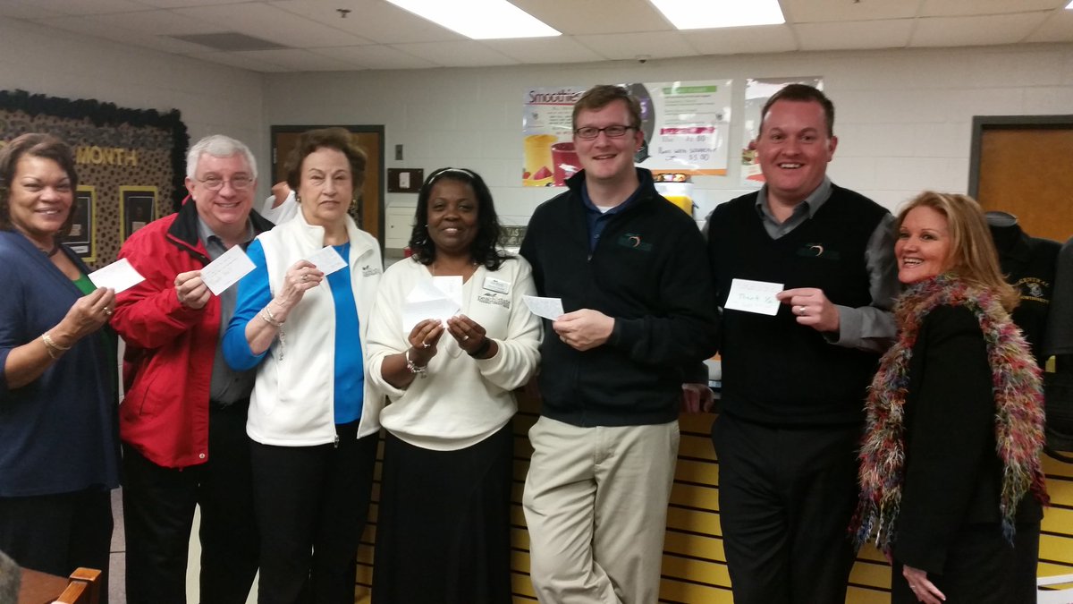 dcoxdevelops's tweet photo. The PSFCU team was a HUGE SUCCESS in the CGHS classroom!  Students wrote thank you notes to PSFCU!  Great job team! https://t.co/q7K4Nayi08