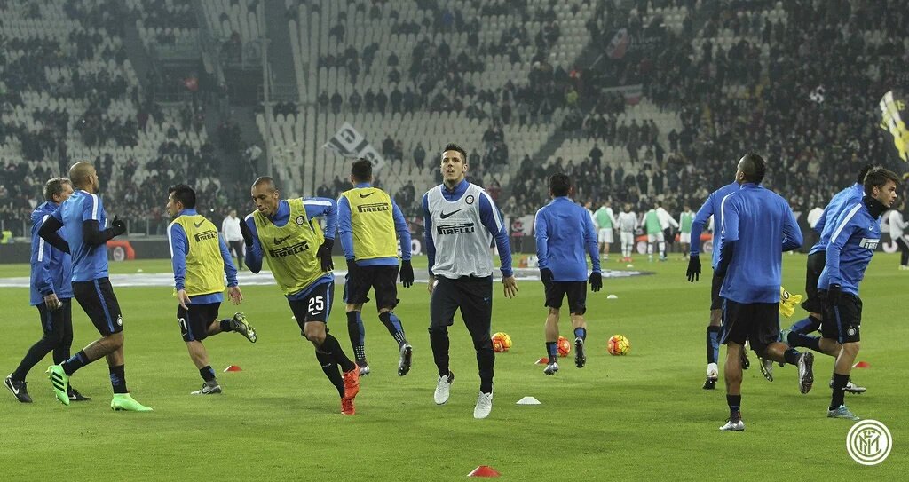 Inter_id's tweet image. Pemanasan menjelang #JuventusInter pada semifinal #TIMCup. #forzainter!