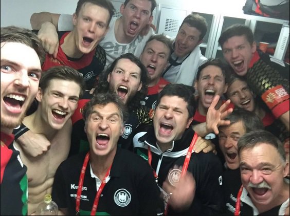 DHB_Teams's tweet photo. Gestatten: Unsere #ehfeuro2016-Helden! #Kabinenselfie #GERDEN #wirfuerD @sportschau @DOSB @ZDFsport @SPORT1 https://t.co/g4wHPrLDL8