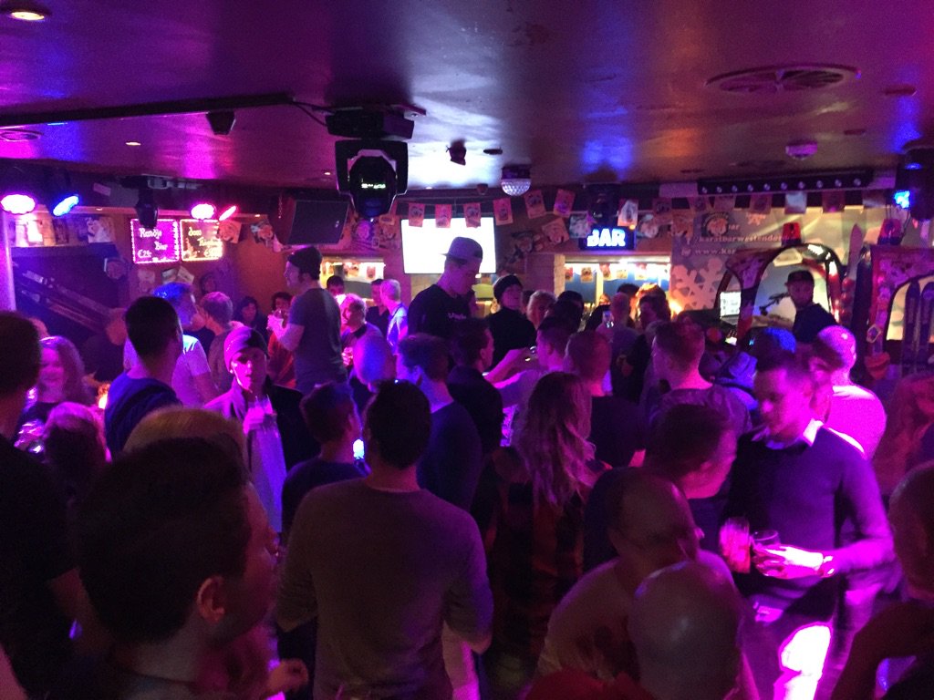 En door met <a href="/DjPatjoo/">Patjoo</a> #wegaanbegonnen