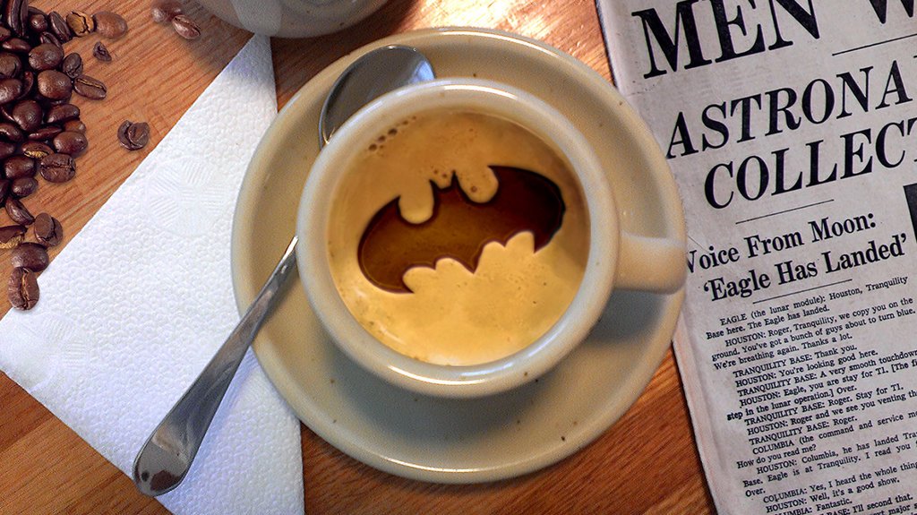 Look what i saw in my afternoon espresso! #signfromabove
Batman works in mysterious ways. 
@katlong31