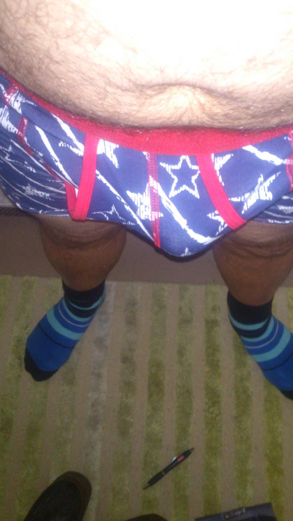 boxerslover's tweet photo. What to do in a wet cold Wednesday night https://t.co/mBpPVtQcoG