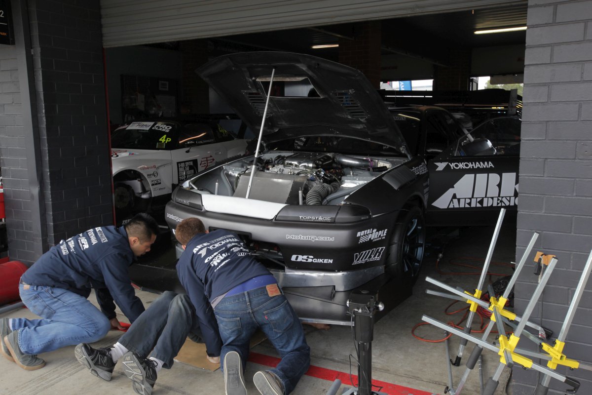 ArkDesignUSA's tweet photo. Preparing our ArkDesign Skyline for Time Attack. #nissan #skyline #arkdesignusa #volk #yokohoma #ze40 https://t.co/te9u6dmldZ