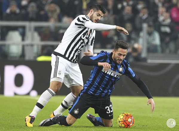 Inter_en's tweet image. 45+2: The first half comes to a close with the score #JuventusInter 1-0 #TIMCup