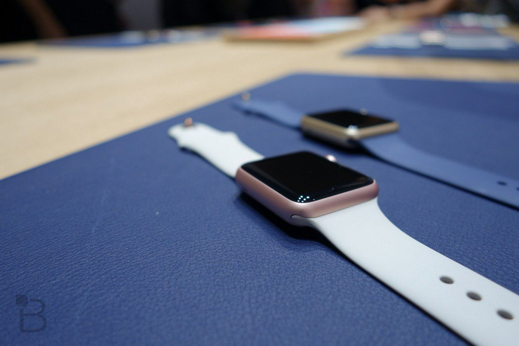 TechnoBuffalo's tweet image. Apple Watch 2 said to launch sooner than expected bit.ly/1OQ1whf