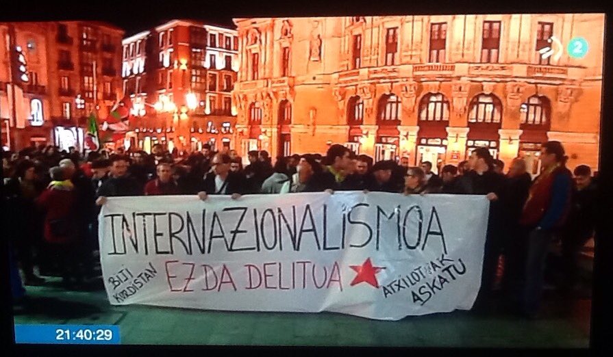 Antifaxismoa's tweet image. #ETB2 cuenta lo de las detenciones de hoy a su manera..
¡Son Antifascistas, Son Internacionalistas, No Terroristas!