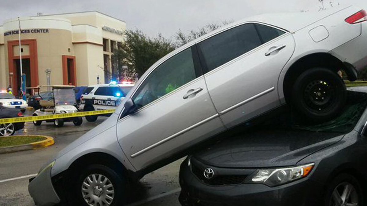 .@NWSMiami says tornado that struck Broward touched down 3 times, was 100-ft. in width bit.ly/1Qt5OeQ?utm_me… https://t.co/rD5KvTCSKm