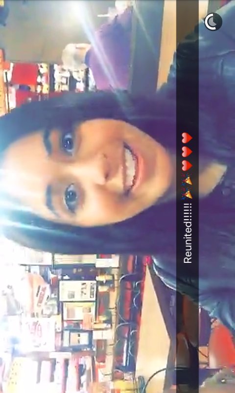 taliaindeekitch's tweet photo. @MariaJQuezada @marikadumancas yayy! U guys #reunited ! #snapchat #jaxons https://t.co/ndwTvO7Qd7