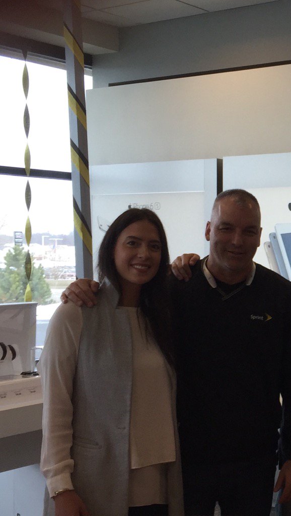 @j8o8e8 <a href="/TeamTNT/">THE_TNT_TEAM</a> <a href="/mmcmahon09/">Michael McMahon</a> <a href="/SprintCentral/">Sprint Central Area</a>  locking down a 17 line iPad cl deal