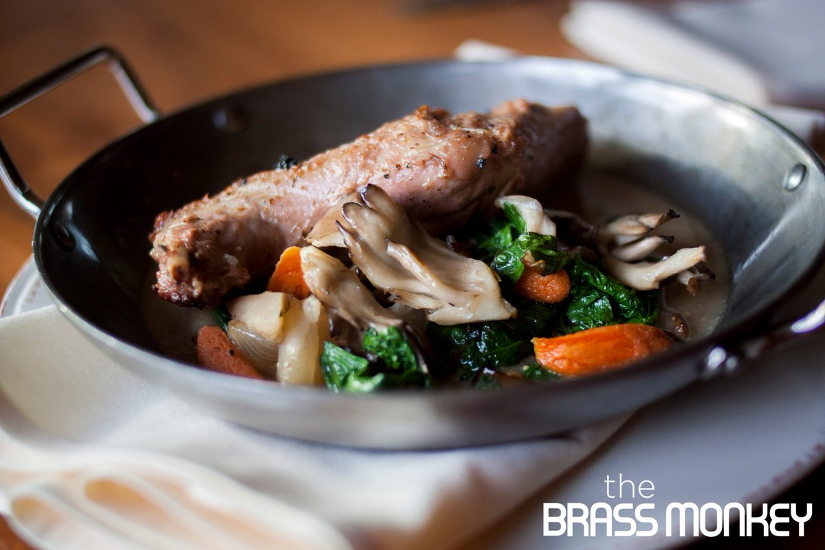 EatBrassMonkey's tweet photo. Shhh... Be vewy vewy quiet. We're cooking wabbit. https://t.co/3oWXjXLL2b