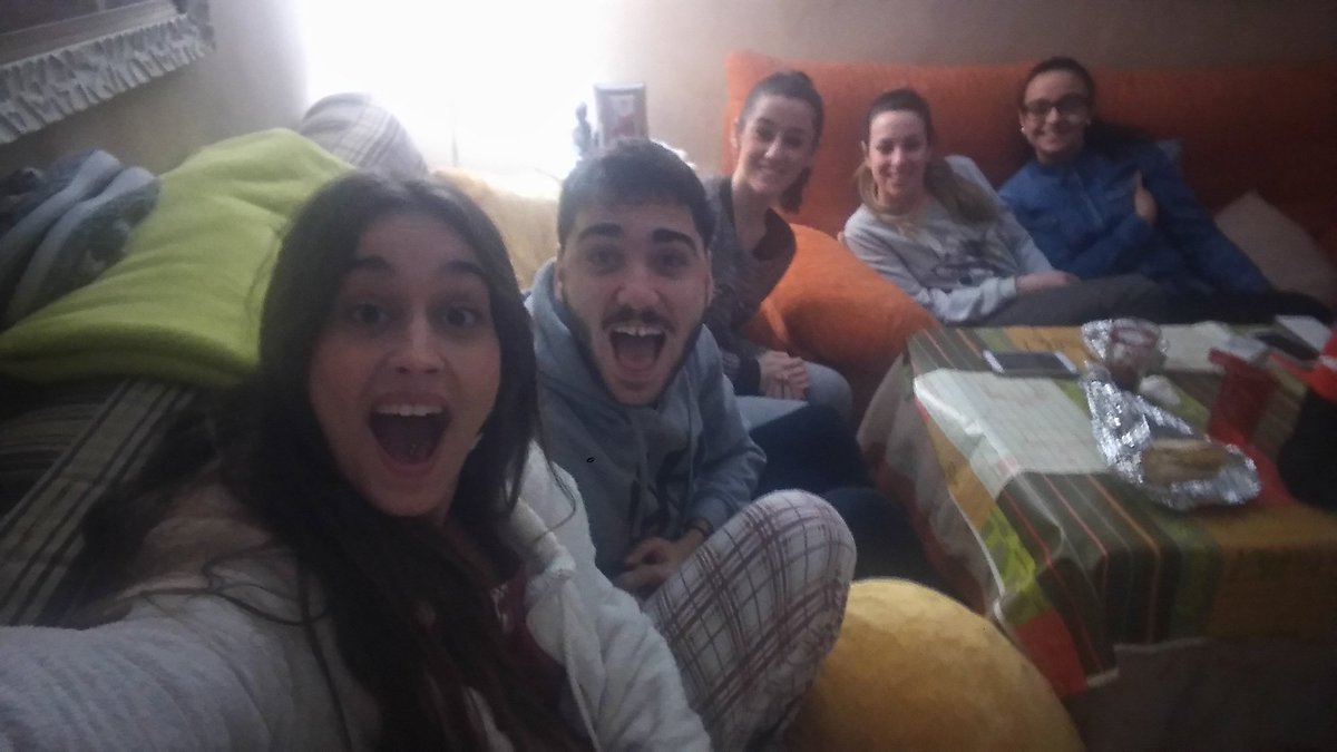 GrpCazafantasma's tweet photo. Parte de la comparsa ¡CAZAFANTASMAS! de cenita y noche de falla.
#eltangaiC3 https://t.co/PMA1fDftCr