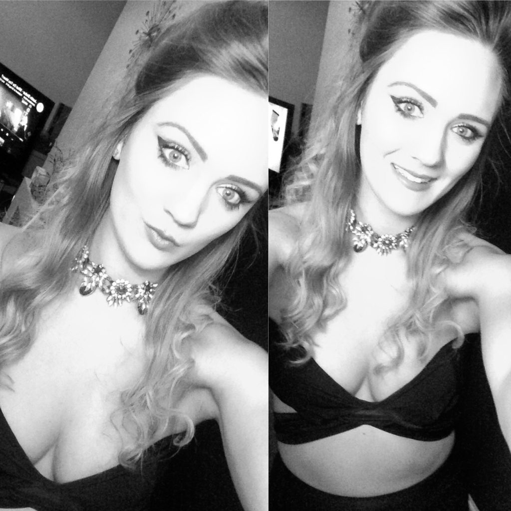 _NicoleGuest's tweet photo. Last weekend #outing #drinks #boobs #out #twopiece #smile #pout #weekend #curls https://t.co/Yc5DeYS4Qj