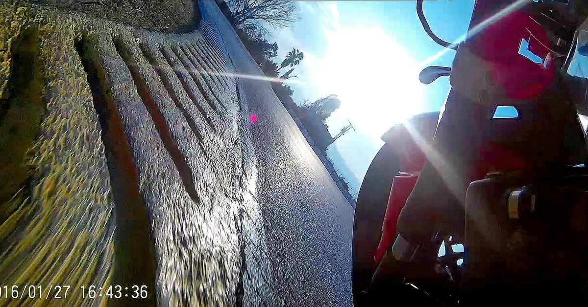 FHugo20's tweet photo. Buenos rayos de sol hoy !! #apriliars125 https://t.co/ZHLppEN2iv