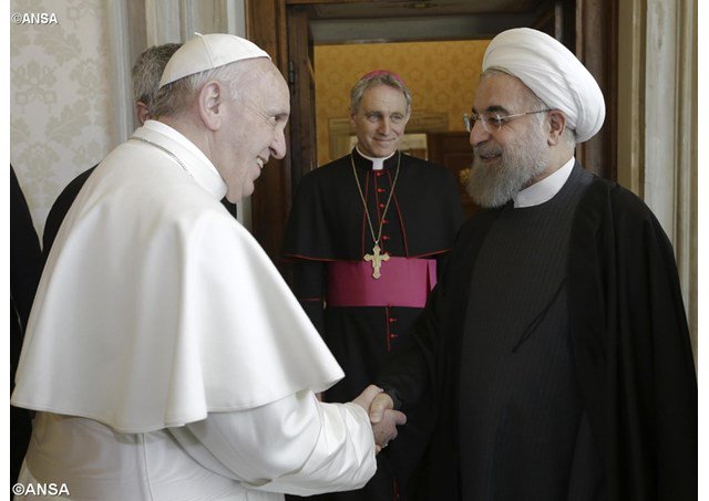 PANFRO_2016's tweet photo. #politics #Iran #Vatican
 After sixteen years Iranian President Hassan Rouhani has visited Vatican. https://t.co/PH0DIQwQSs