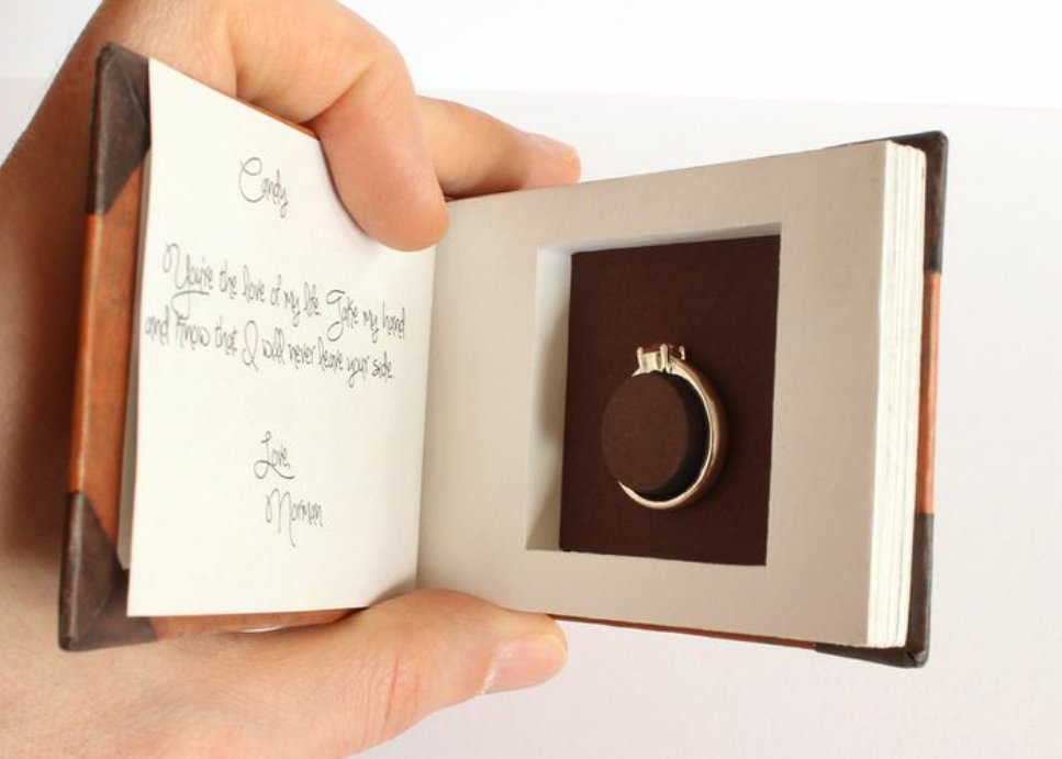 MarriedIntimate's tweet image. Quirky, romantic, sensitive , cute.